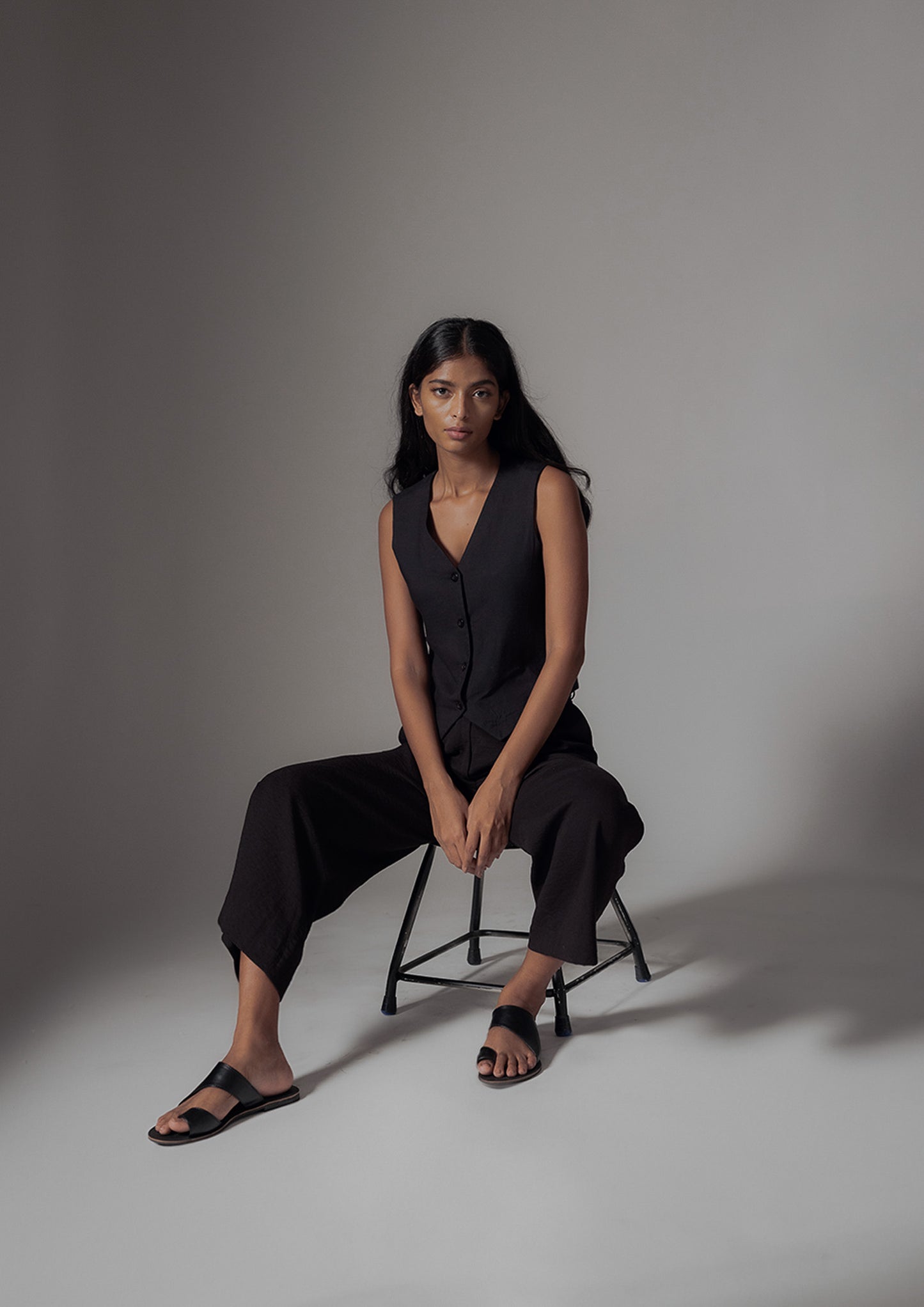 Black flip-flips for women