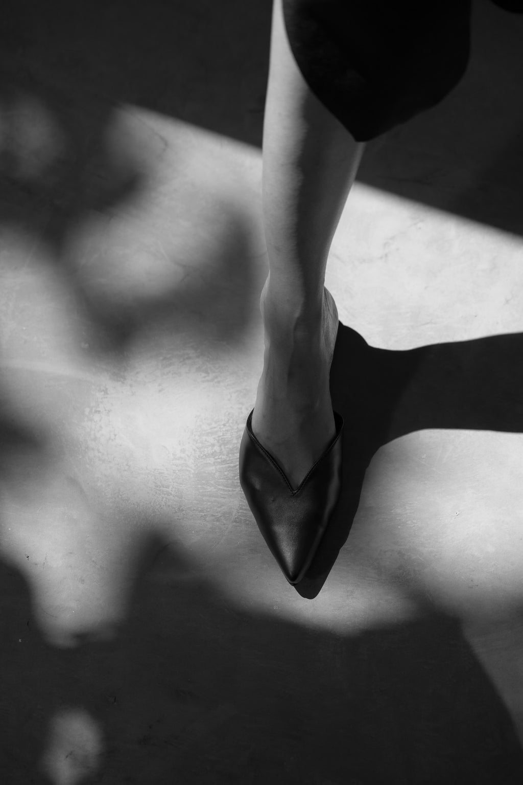 comfortable black sandals