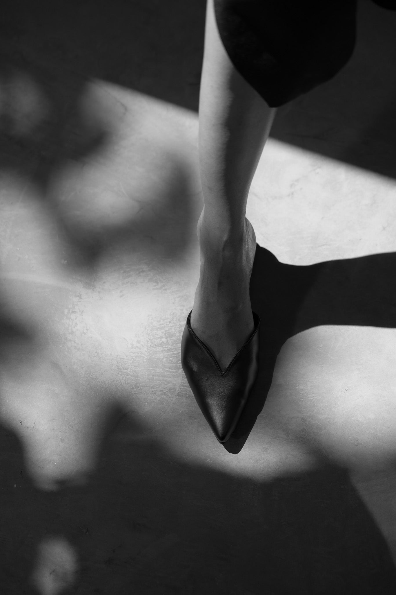 comfortable black sandals