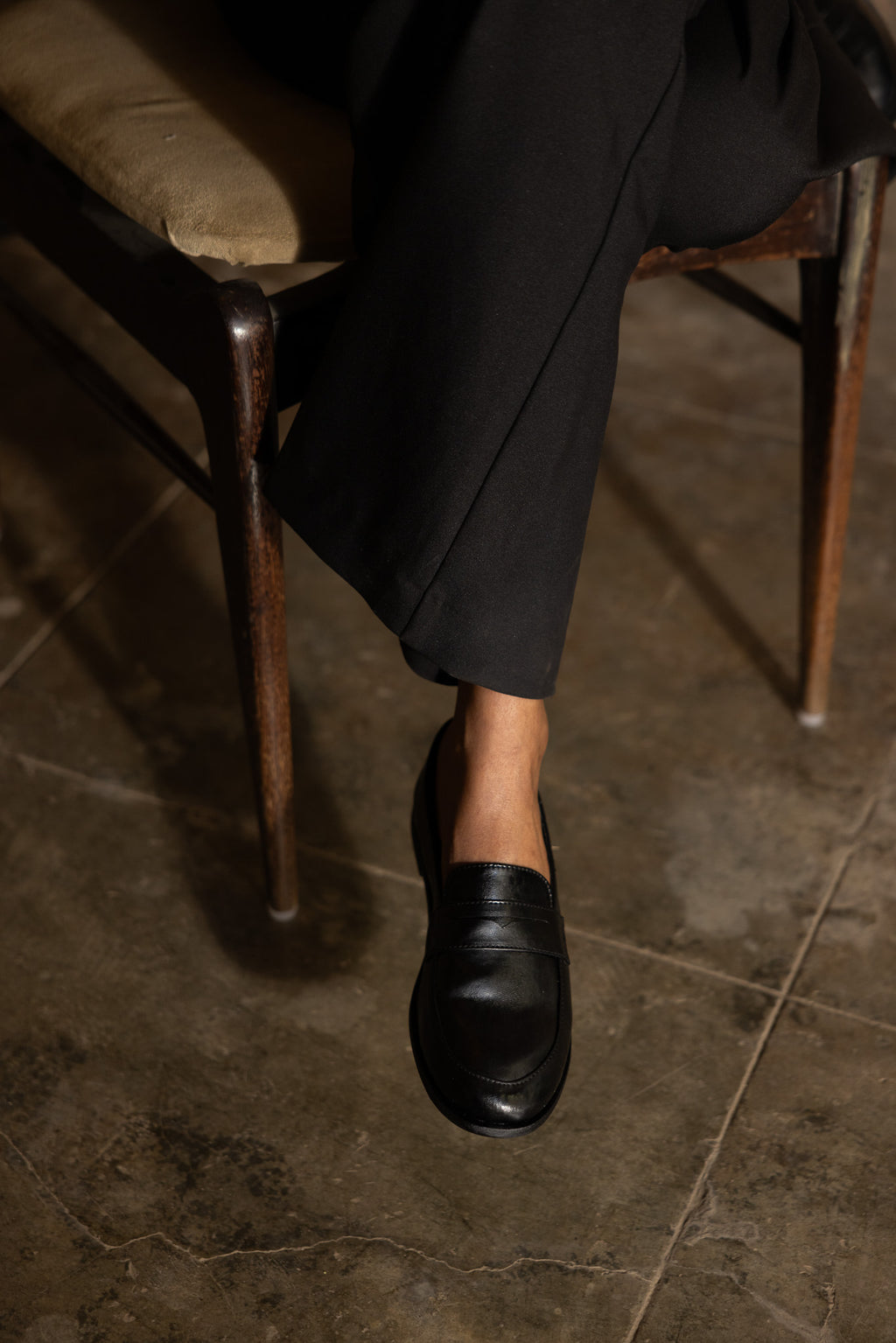 stylish black loafers women
